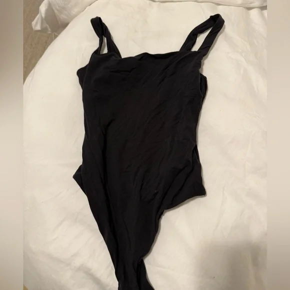 NWOT SKIMS seamless bodysuit - Picture 4 of 5